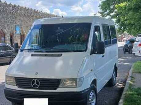 Mercedes Sprinter 208