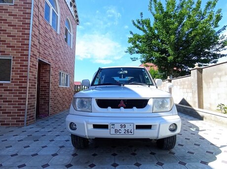 Mitsubishi Pajero io