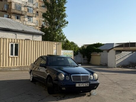 Mercedes E 240