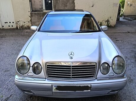 Mercedes E 240