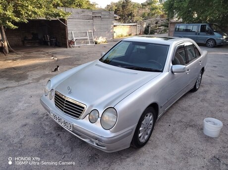 Mercedes E 240