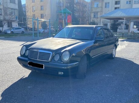Mercedes E 240