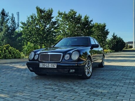 Mercedes E 240