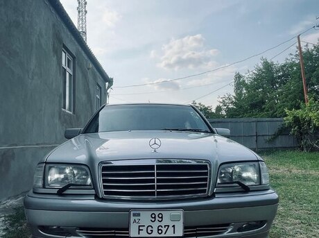Mercedes C 200
