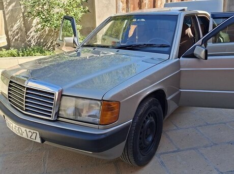 Mercedes 190