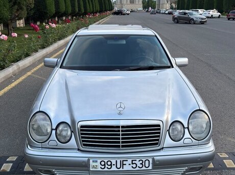 Mercedes E 240