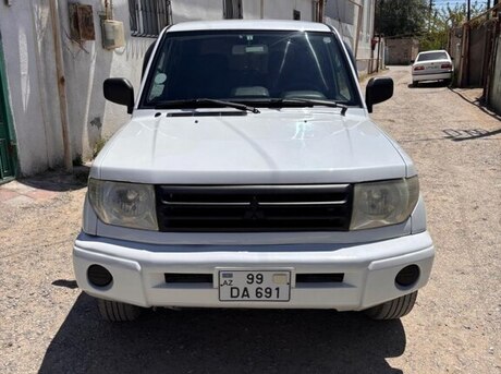 Mitsubishi Pajero io