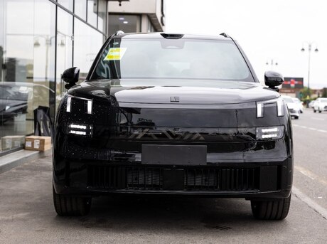 Lynk & Co 900