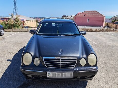 Mercedes E 240