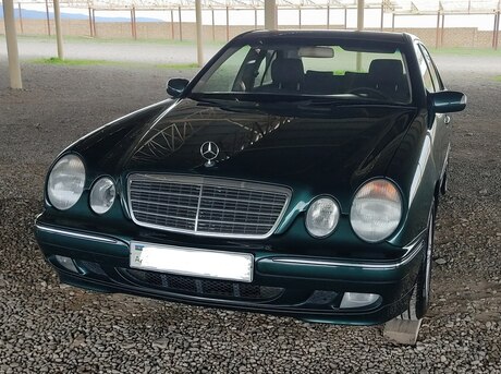Mercedes E 240