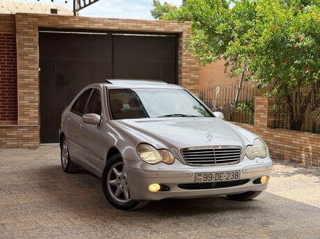 Mercedes C 200
