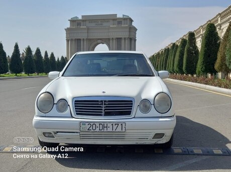 Mercedes E 220