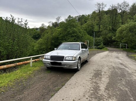 Mercedes C 180