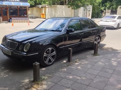 Mercedes E 240