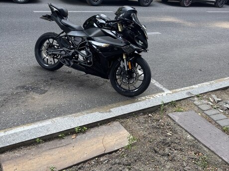 CFMOTO 250 SR