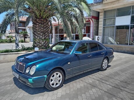 Mercedes E 200