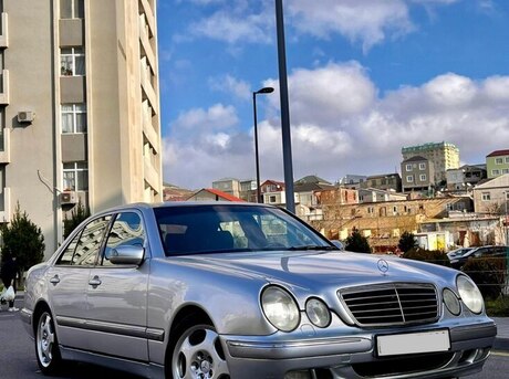 Mercedes E 220