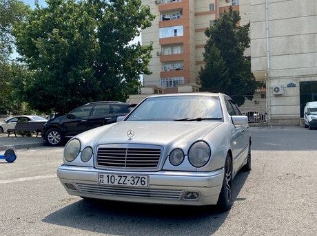 Mercedes E 240