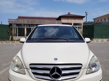 Mercedes B 180