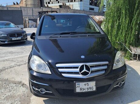 Mercedes B 180