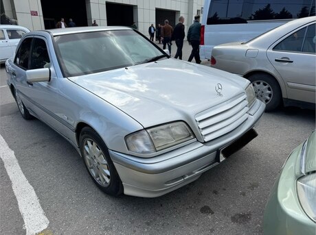 Mercedes C 200