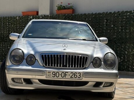 Mercedes E 320