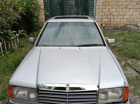 Mercedes 190