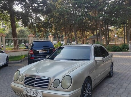 Mercedes E 200