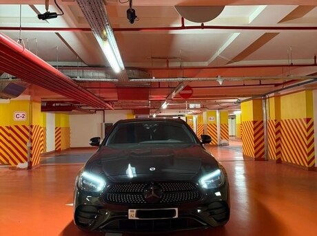 Mercedes E 300 e