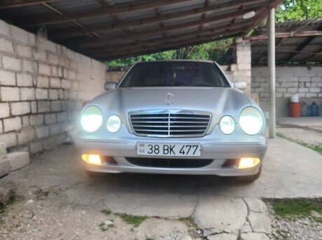 Mercedes E 240