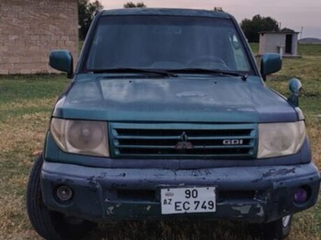 Mitsubishi Pajero io