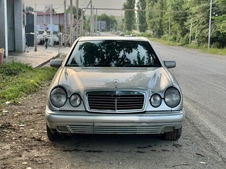 Mercedes E 230
