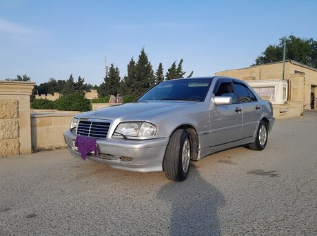 Mercedes C 180