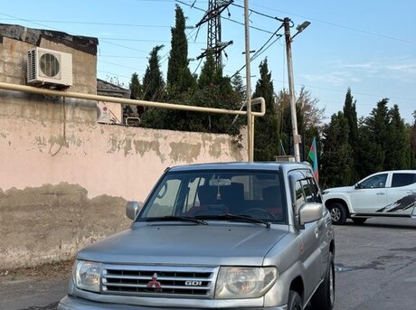 Mitsubishi Pajero io