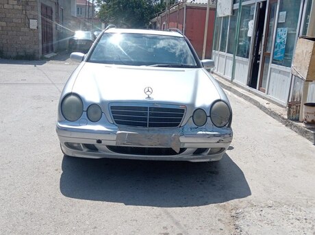 Mercedes E 220
