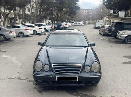 Mercedes E 220