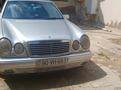 Mercedes E 200