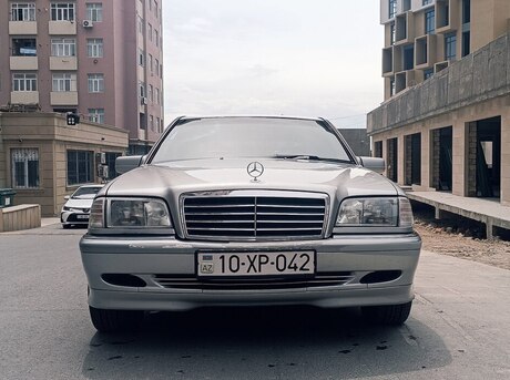 Mercedes C 240