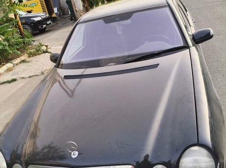 Mercedes E 320