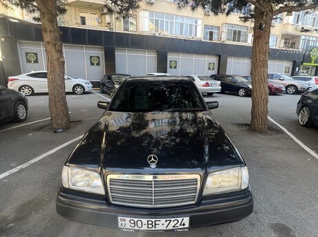 Mercedes C 200