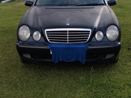 Mercedes E 200