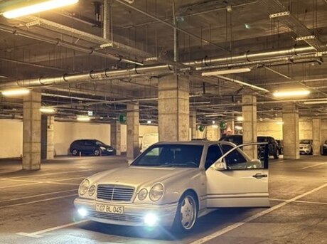 Mercedes E 300