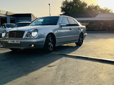 Mercedes E 240