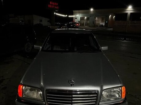 Mercedes C 240