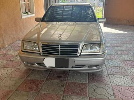 Mercedes C 180