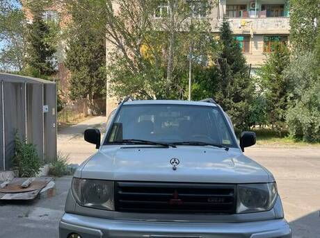 Mitsubishi Pajero io