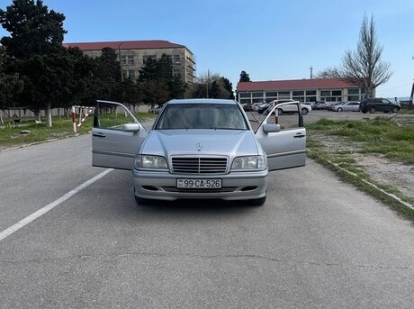 Mercedes C 180