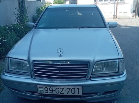 Mercedes C 200