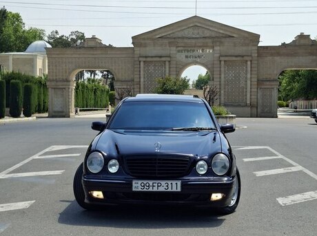 Mercedes E 240