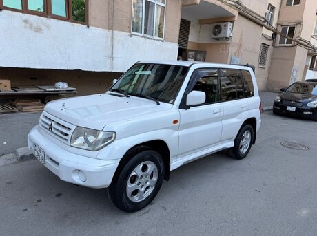 Mitsubishi Pajero io
